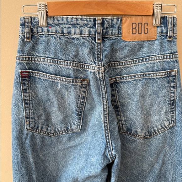 Urban Outfitters BDG jeans Mom High-Rise Jean -
Acid Wash women’s size 25 - Picture 3 of 7